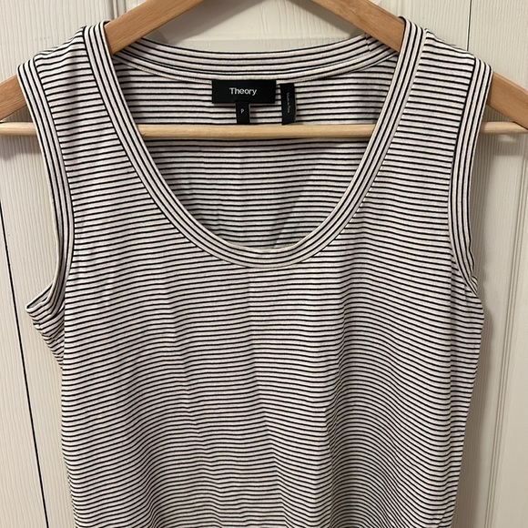 Theory striped top size Petite - Picture 2 of 4